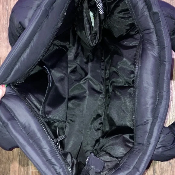 Under Armour Black Quilted Women's gym Tote - Picture 4 of 4
